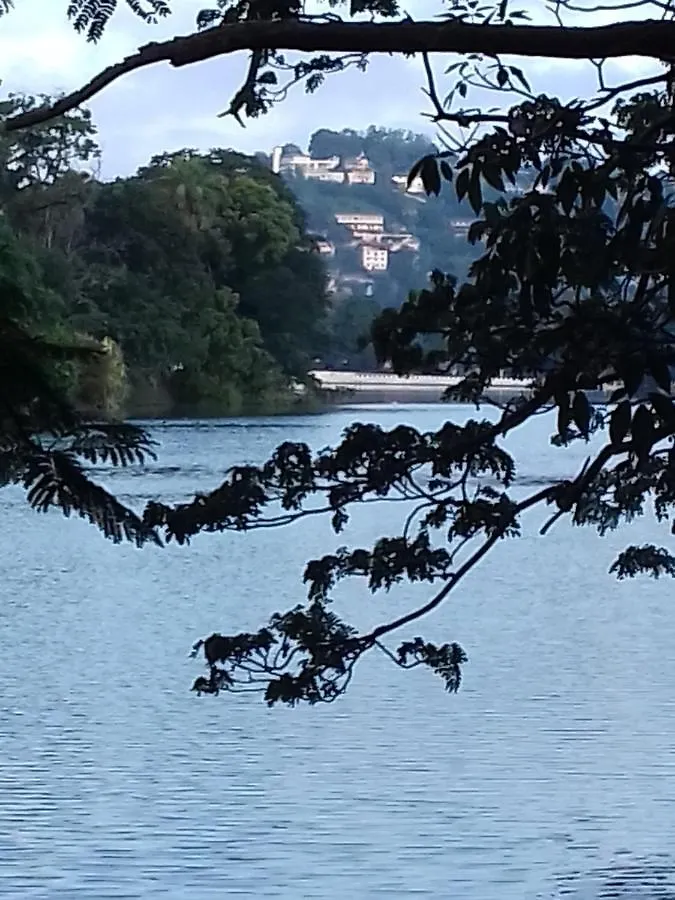 Lodge Kandy Lake Edge Villa
