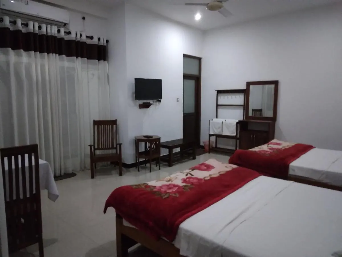 Kandy Lake Edge Villa
