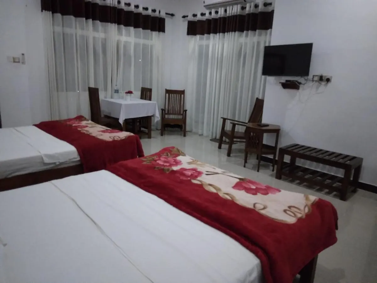 Kandy Lake Edge Villa Деревянный коттедж